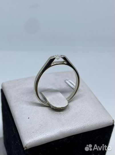 Золотое кольцо с бриллиантом 0.135 ct