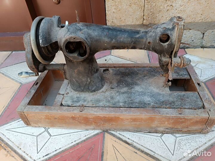 Машина швейная