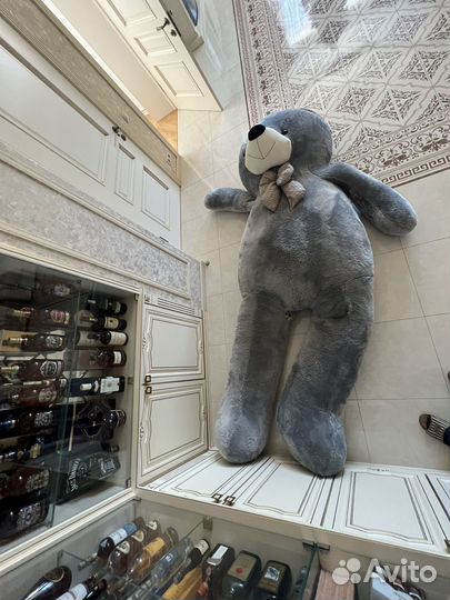 Большой плюшевый мишка