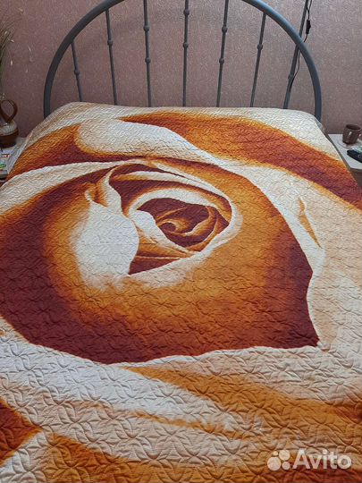 Покрывало на кровать 220 240 б/у