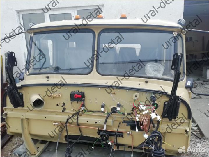 Кабина Урал 4х дверная