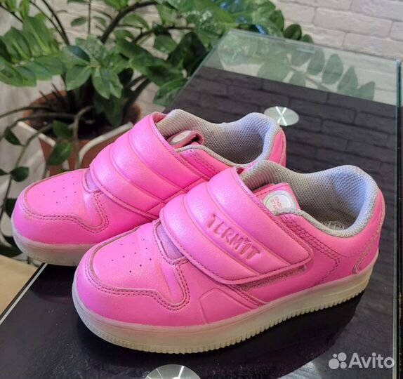 Кроссовки для девочки, подошва светится