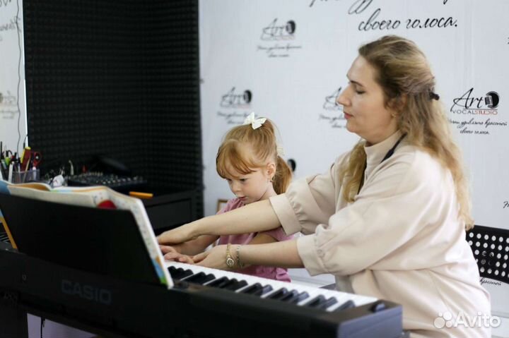 Вокал, Гитара, Фортепиано, Укулеле, Рисование