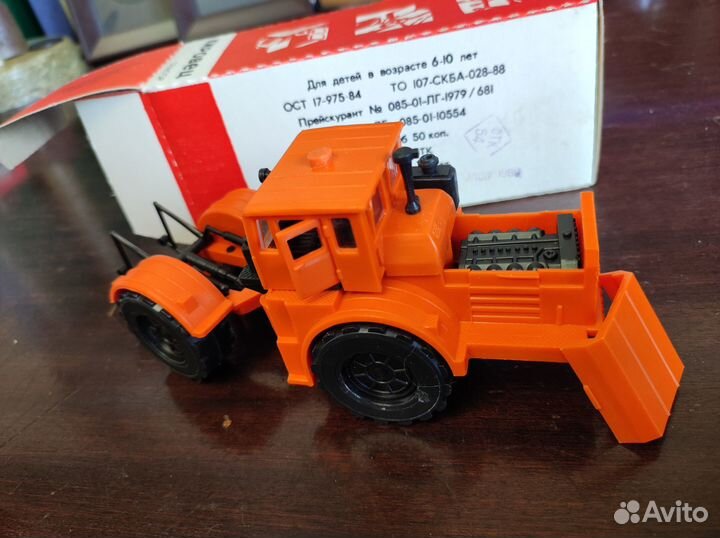 Модель 1:43 Трактор кировец СССР