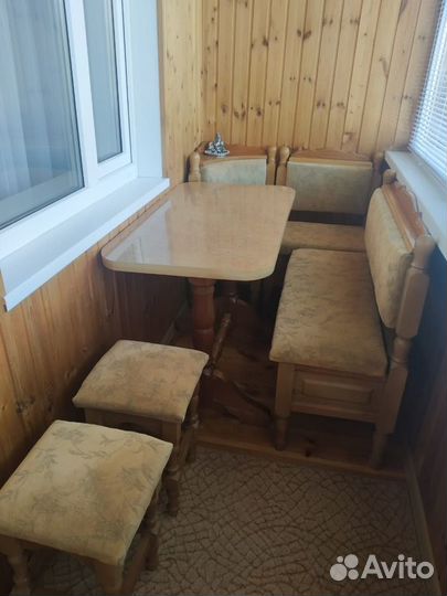 Кухонный уголок со столом и стульями б/у