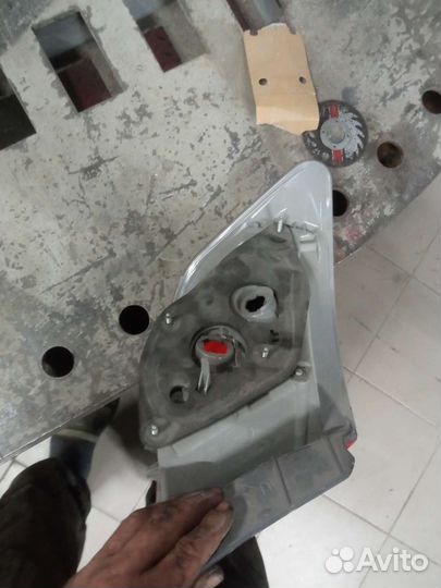 Задний правый фонарь таета камри