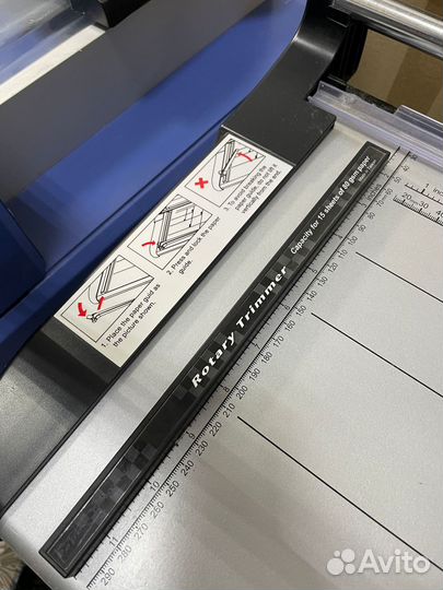 Резак для бумаги Steiger R-130 (со столом)