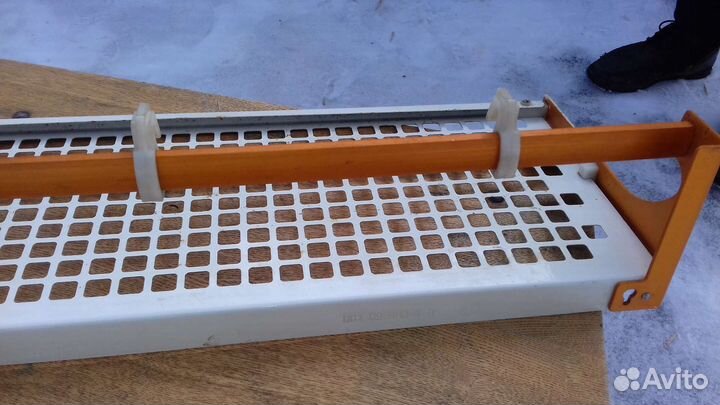 Вешалка настенная. 74см * 25см