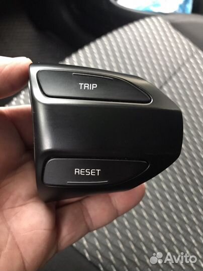 Кнопка управления на руле