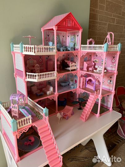 Кукольный домик с мебелью