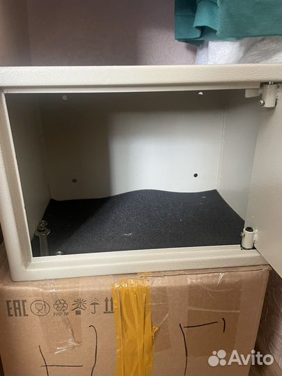 Сейф металлический