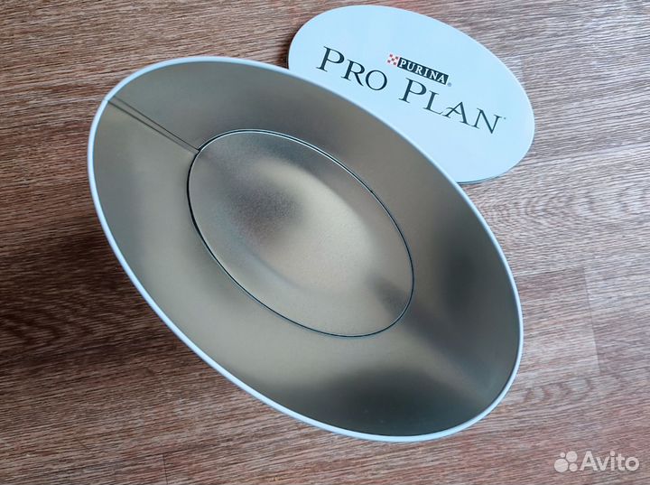 Большая банка для хранения корма