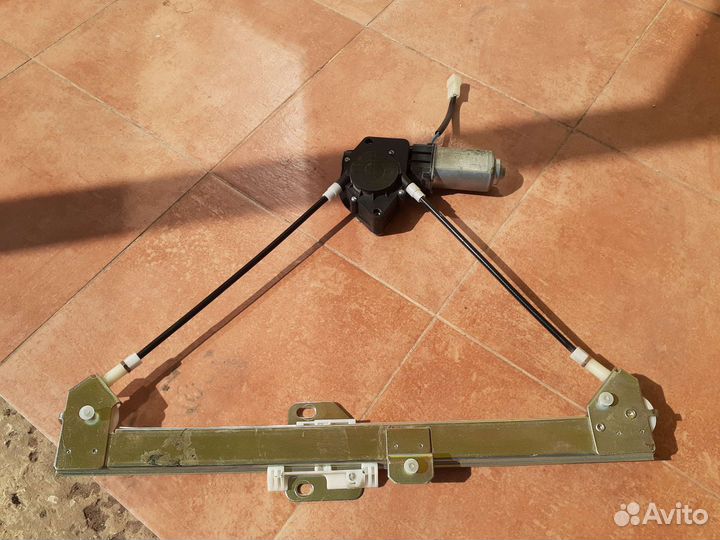 Стеклоподъемник priora