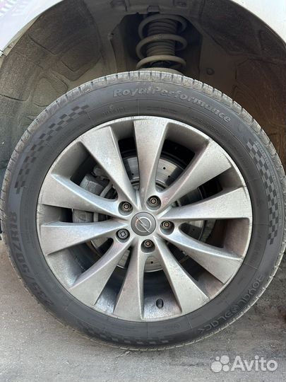 Royal Black Royal Performance 235/50 R18