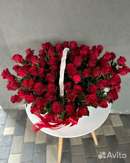 Большая корзина с красными розами