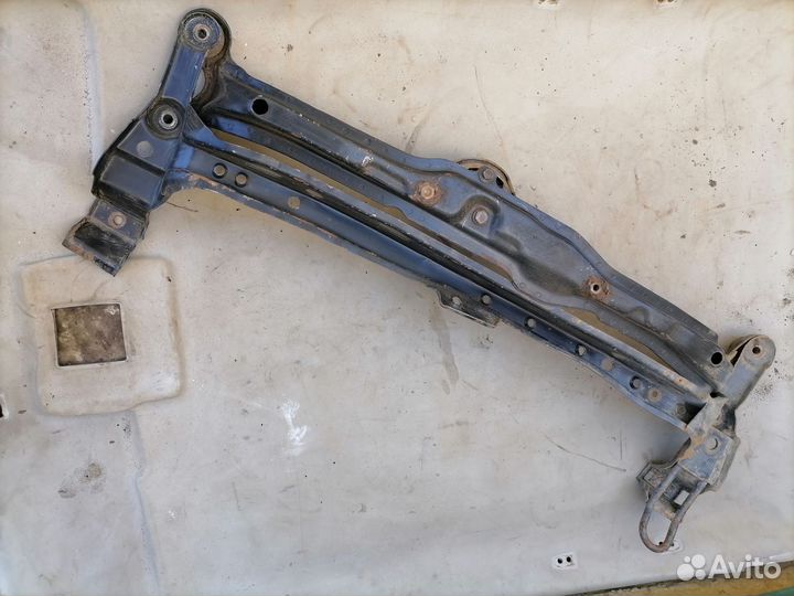 Балка подрадиат.Volkswagen Passat (B3) 1988-1993