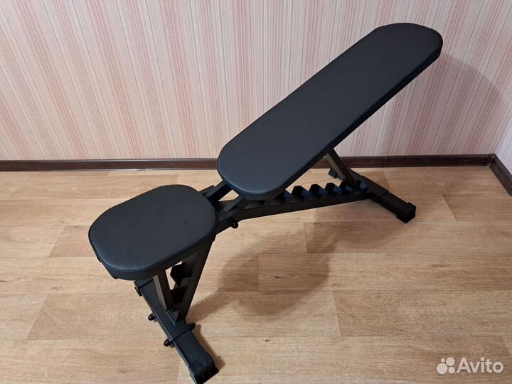 Скамья наклонная для жима гантелей и штанги