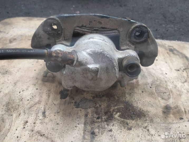 Суппорт тормозной передний левый BMW 3 E36