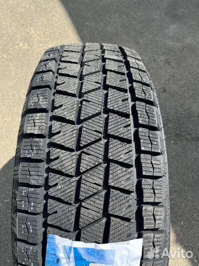 Sailun Ice Blazer Arctic SUV 215/65 R16 102H