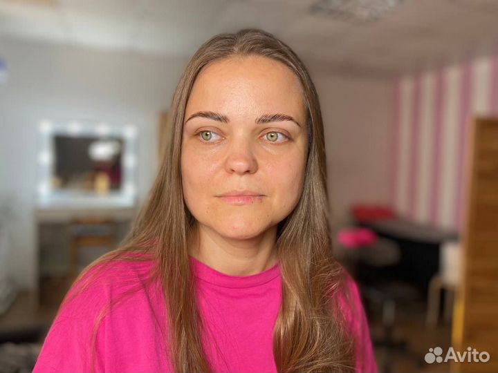 Модель на окрашивание бровей