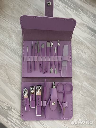 Подарочный набор для маникюра и педикюра ногтей