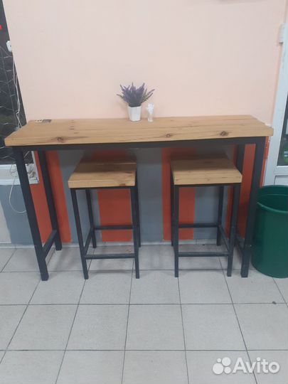 В наличии стол и два стула лофт,4 дивана,2 стола