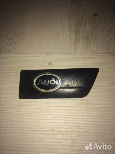 Молдинг верхний переднего правого крыла audi100 C4