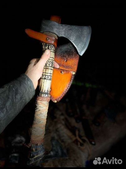 Топор кованый Рунический