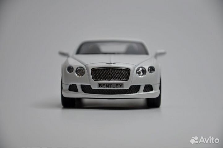 Модель автомобиля Bentley Continental GT металл