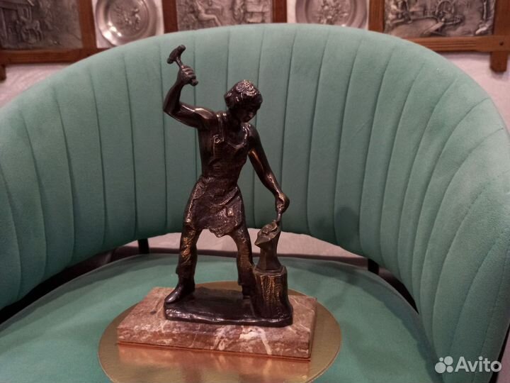 Бронзовая статуэтка