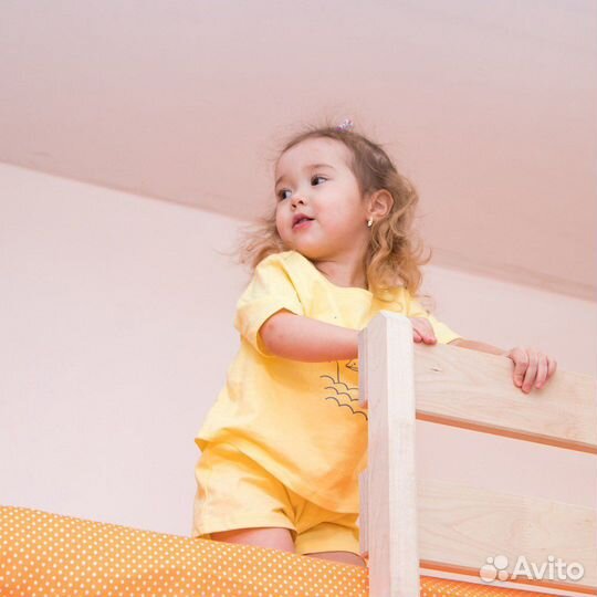 Кровать двухьярусная