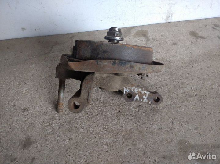 Кулак поворотный задний левый Hyundai Accent Ii
