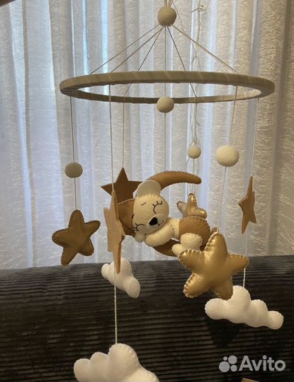 Мобиль на кроватку из фетра