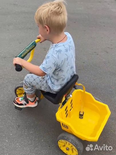 Трехколесный велосипед с прицепом