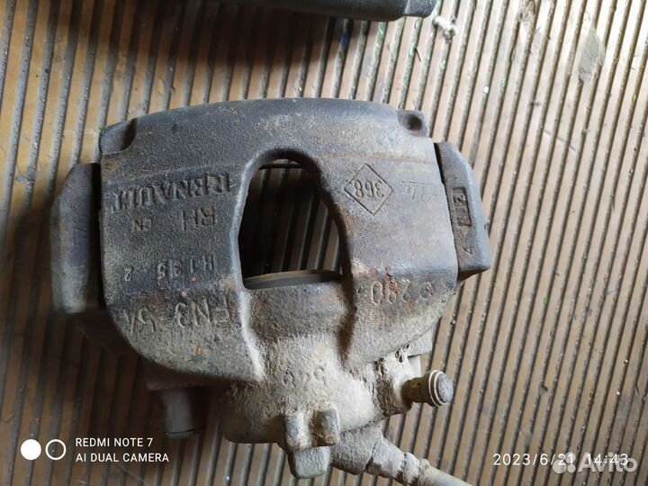 Суппорта передние лев и прав рено сценик2