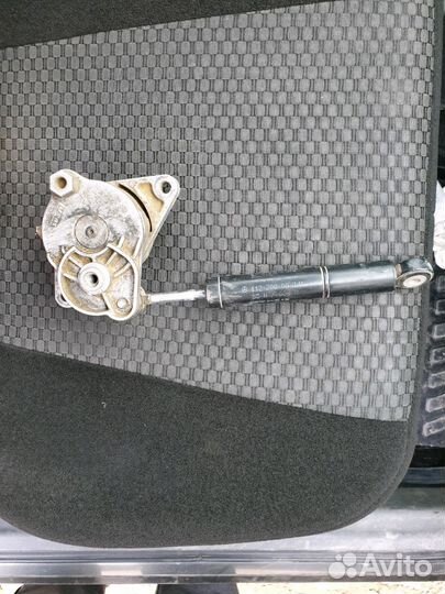 Натяжитель ремня генератора с амортизатором двигат