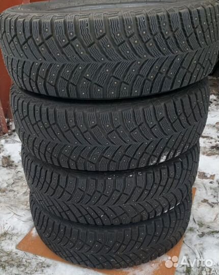 Michelin X-Ice North 4 215/55 R18
