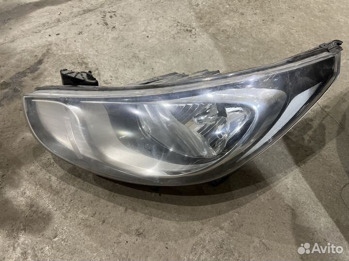 Передний левый фонарь Hyundai Solaris 1
