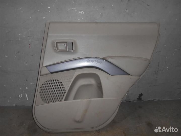 Обшивка двери задней правой от Mitsubishi Outland