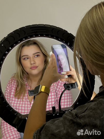 Мастер бровист