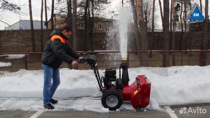Снегоуборщик на гусеницах и колесах 7-13 лошадей