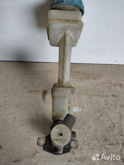 Главный тормозной цилиндр Nissan Primera P12