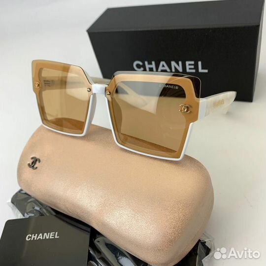 Солнцезащитные очки Chanel