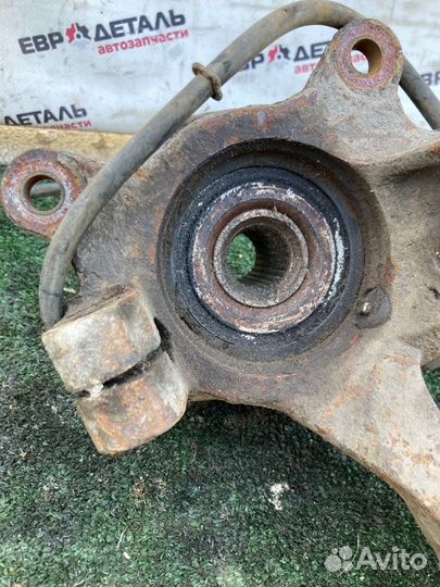 Кулак поворотный передний правый Mitsubishi Lancer