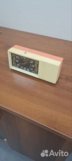 Часы настольные механические СССР Наири