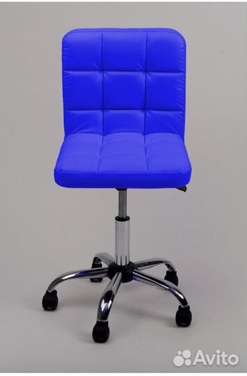 Стул для мастера маникюра