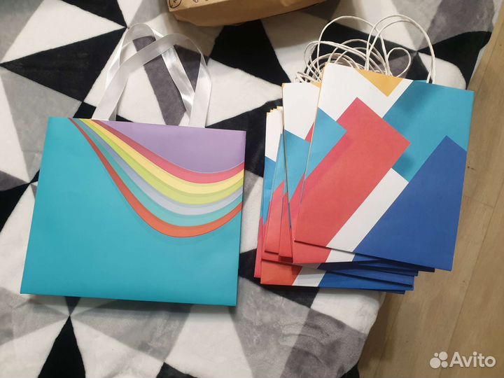 Подарочные пакеты, сумочки