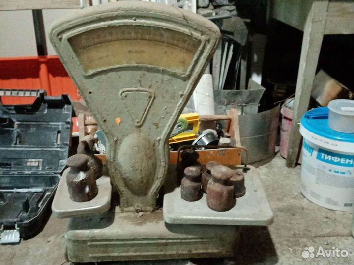 Весы с гирьками