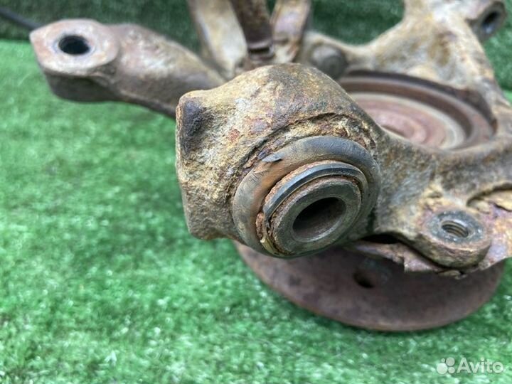 Поворотный кулак задний правый Mercedes-Benz E