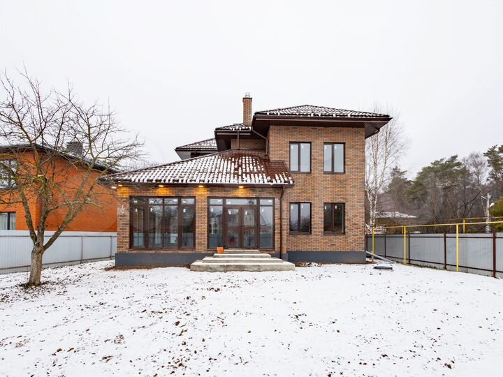 Дом 250 м² на участке 10 сот.